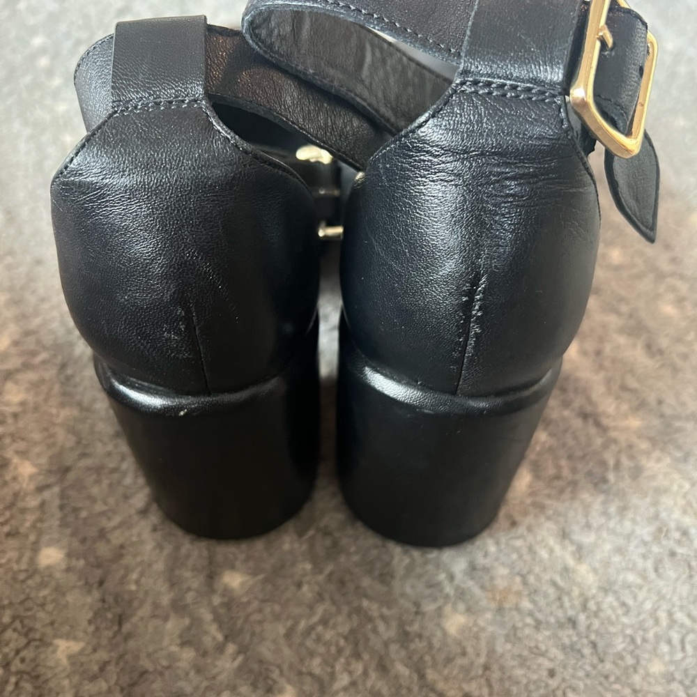 Seychelle’s Gleaming Platform Mary-Jane Heels - Picture 5 of 8